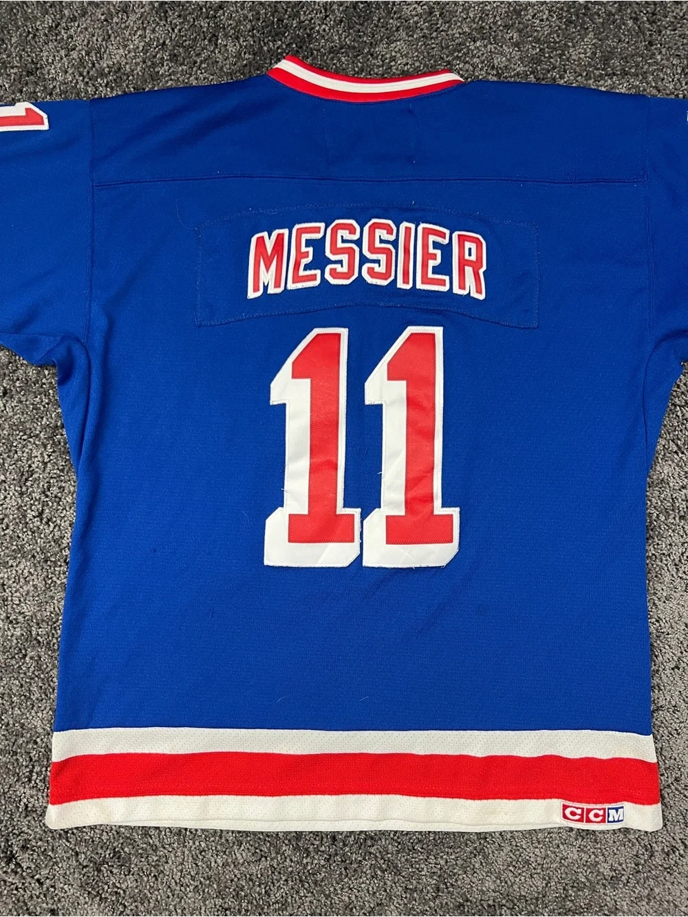 CCM New York Rangers Mark Messier Jersey Youth L/XL Heroes Of Hockey Blue Red